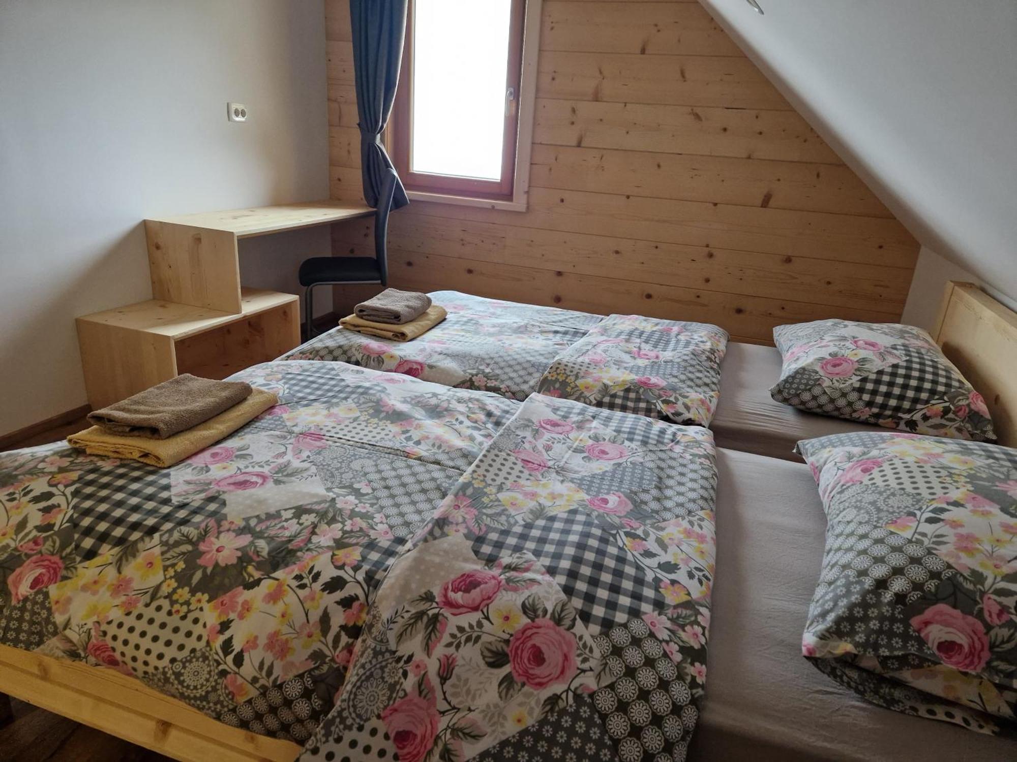 Guest House Pr Ambruzarju & Apartments Cerklje na Gorenjskem Quarto foto