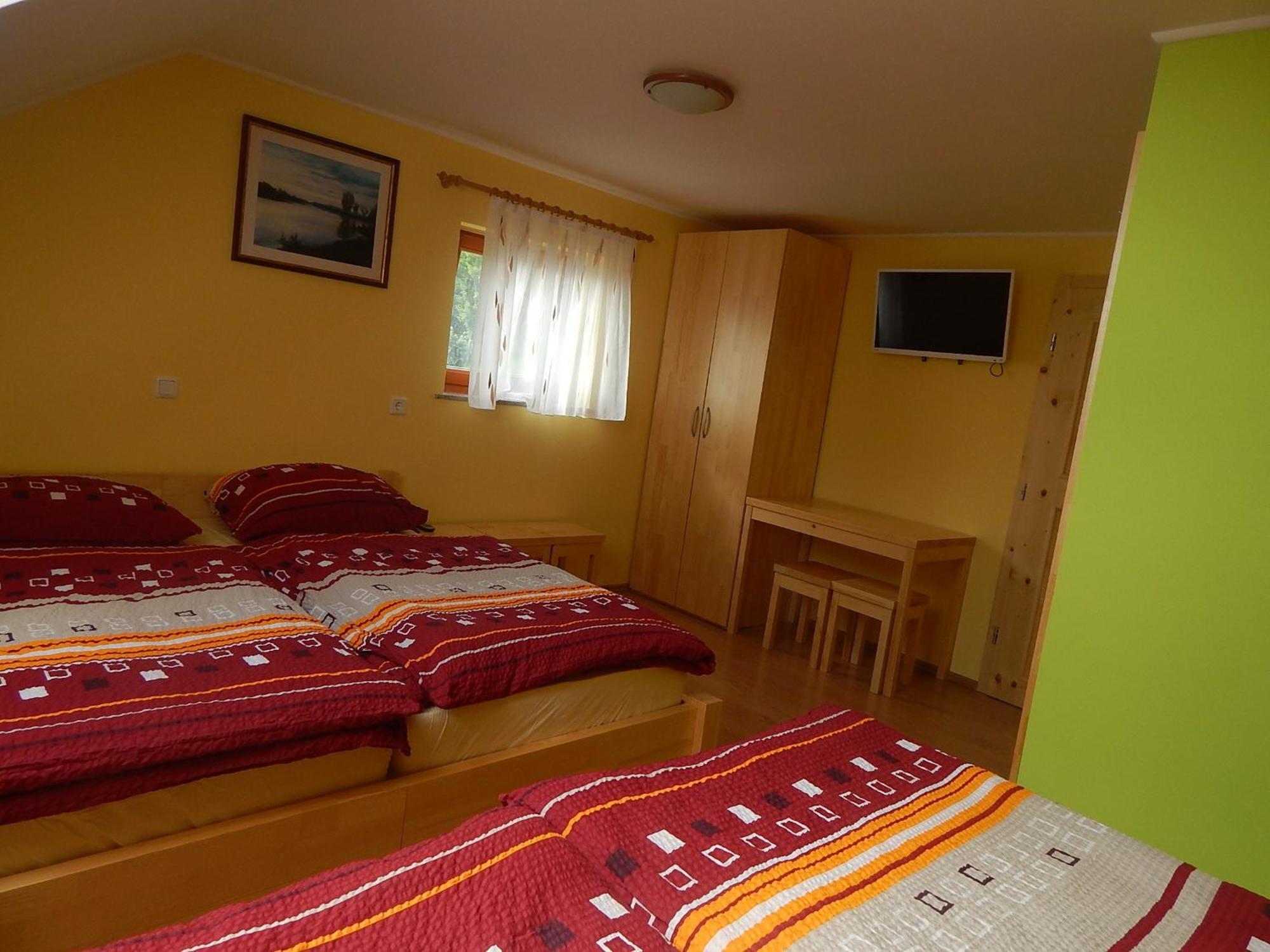 Guest House Pr Ambruzarju & Apartments Cerklje na Gorenjskem Quarto foto
